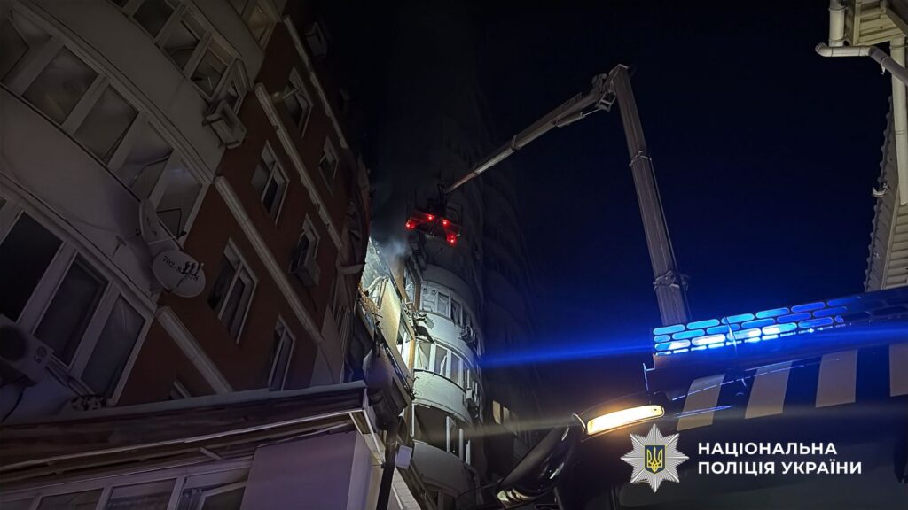 Вночі ворог здійснив кілька хвиль масованих атак по цивільній інфраструктурі Одеси