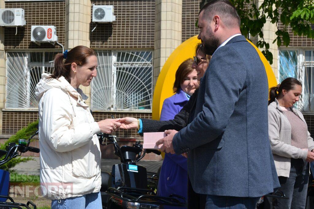 Соціальні працівники Кілійської громади отримали електроскутери