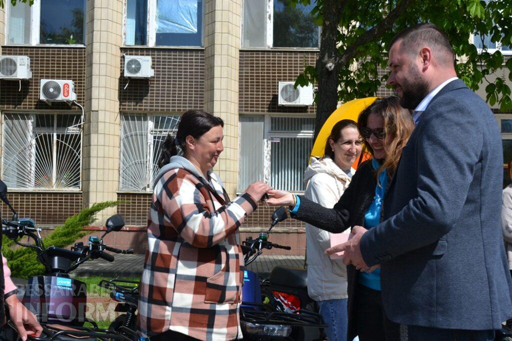 Соціальні працівники Кілійської громади отримали електроскутери