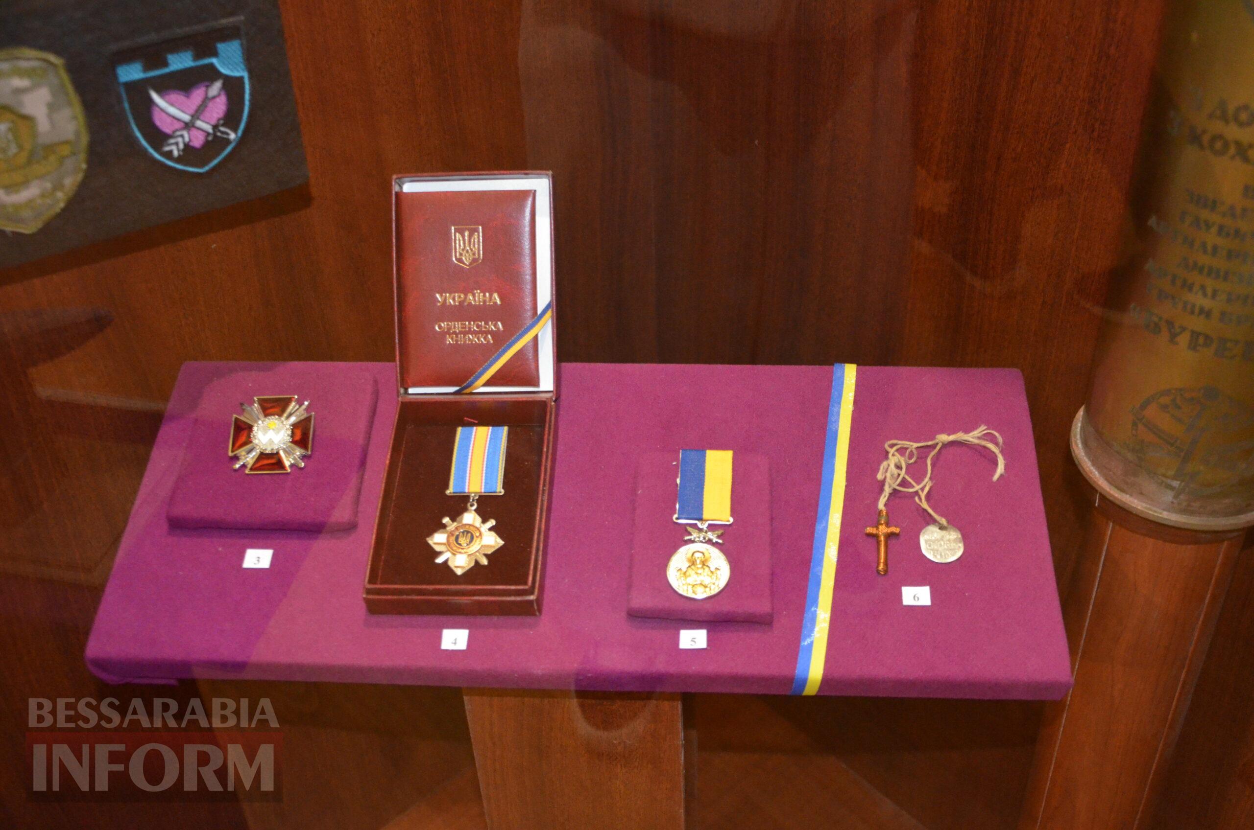 Стенди з історіями захисників у виставковій залі Ізмаїла