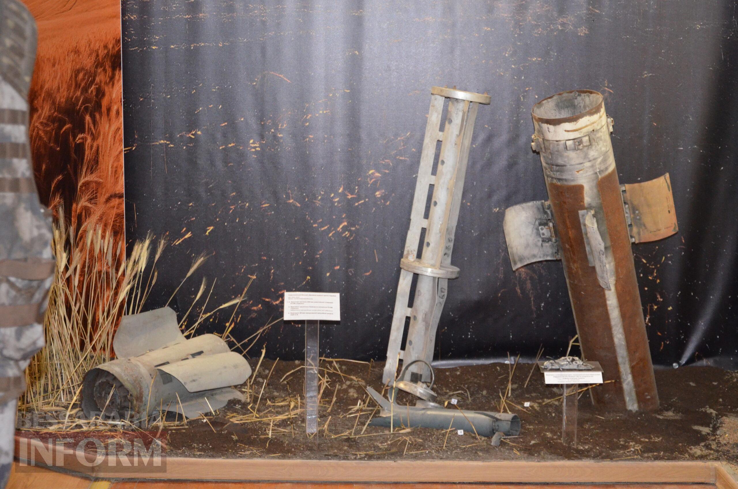 Відвідувачі ознайомлюються з експозицією — Ізмаїл