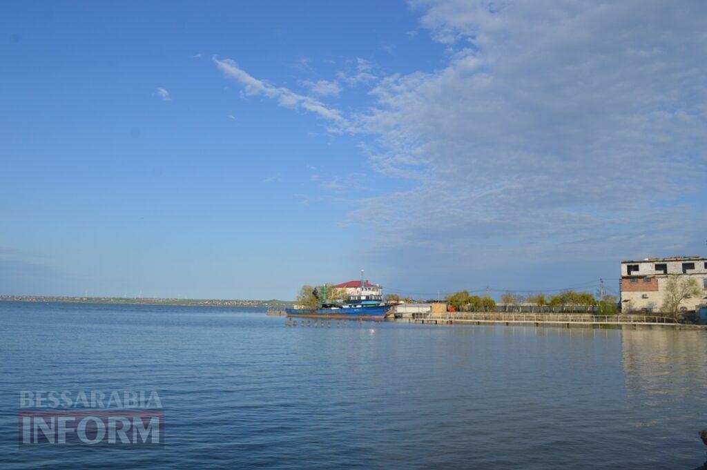 Заквітчаний Аккерман у вечірніх променях