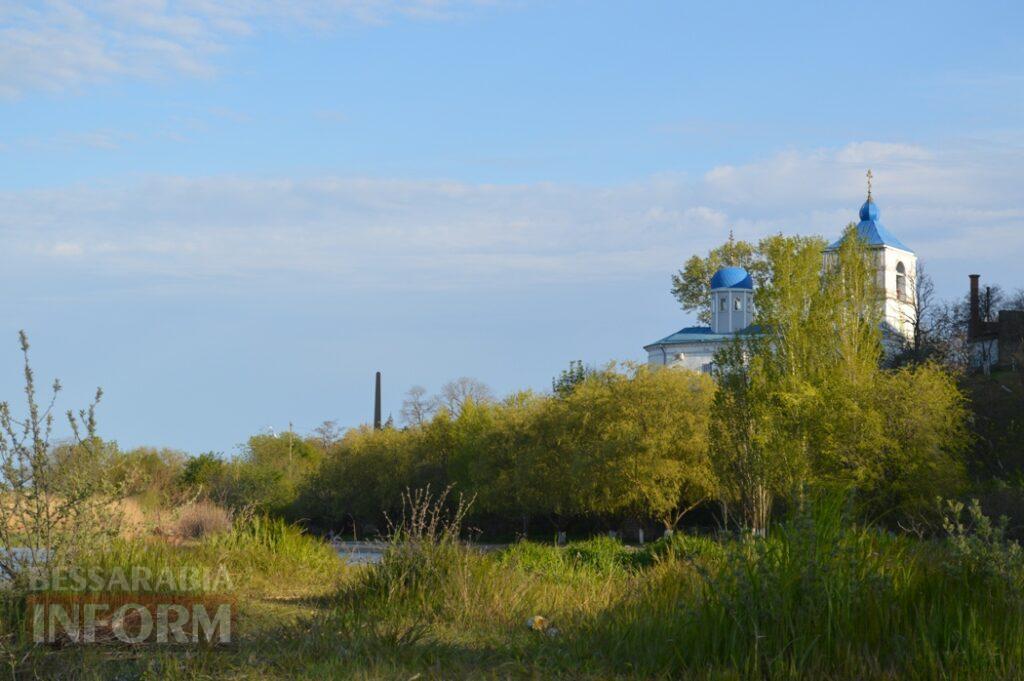Заквітчаний Аккерман у вечірніх променях
