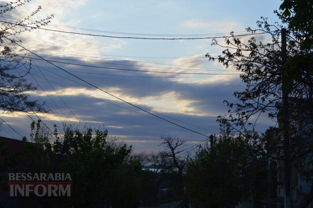Заквітчаний Аккерман у вечірніх променях