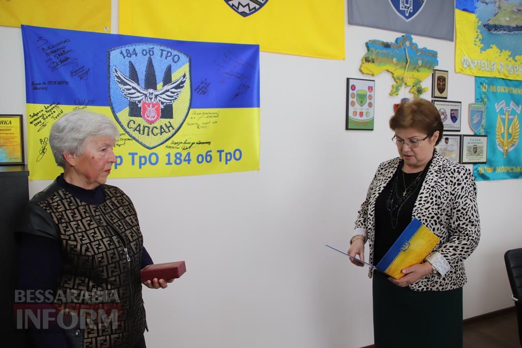 Назавжди в строю: у Болграді матері полеглого Героя Андрія Окунєва вручили його посмертний орден