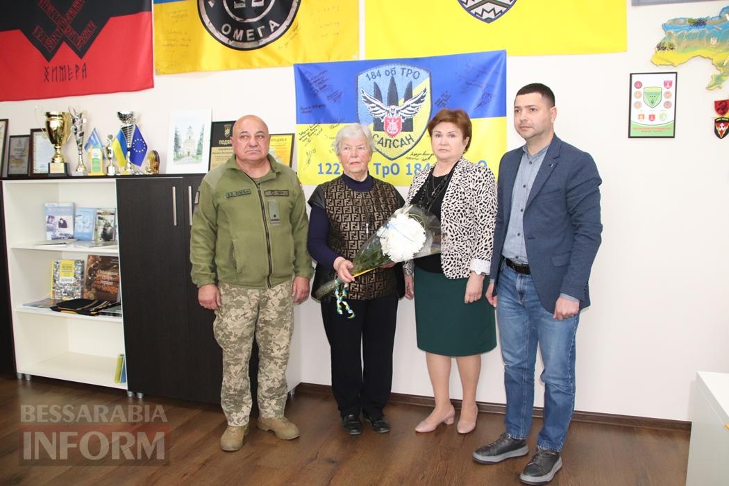 Назавжди в строю: у Болграді матері полеглого Героя Андрія Окунєва вручили його посмертний орден