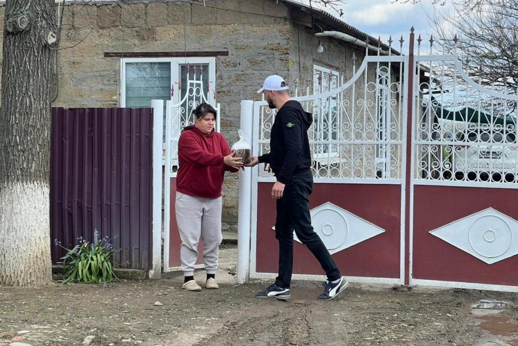 У Кілійській громаді Фонд "Добра та Любові" привітав родини військовослужбовців з Великоднем