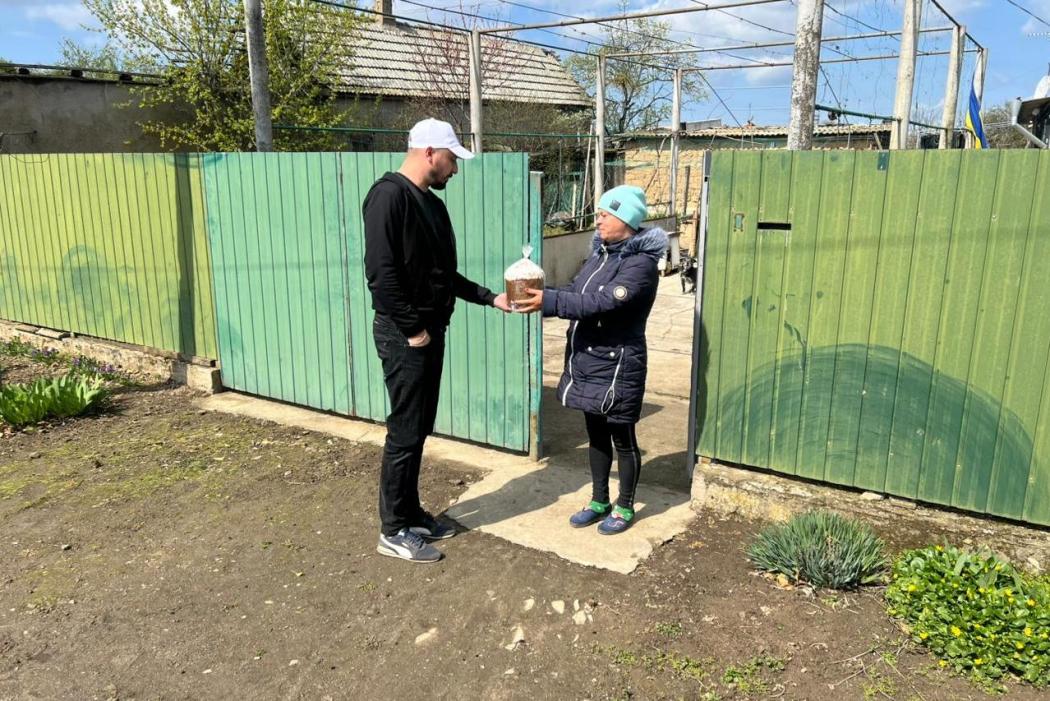 У Кілійській громаді Фонд "Добра та Любові" привітав родини військовослужбовців з Великоднем