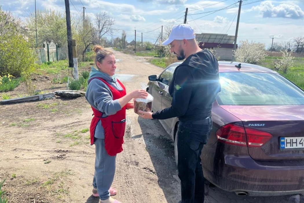 У Кілійській громаді Фонд "Добра та Любові" привітав родини військовослужбовців з Великоднем