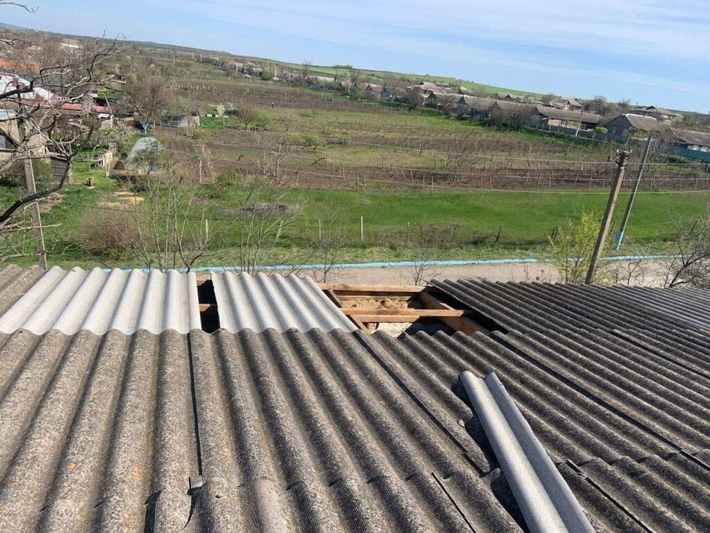 Сила в єдності: як Бессарабська громада за лічені дні відновила дах Петрівського ліцею після негоди