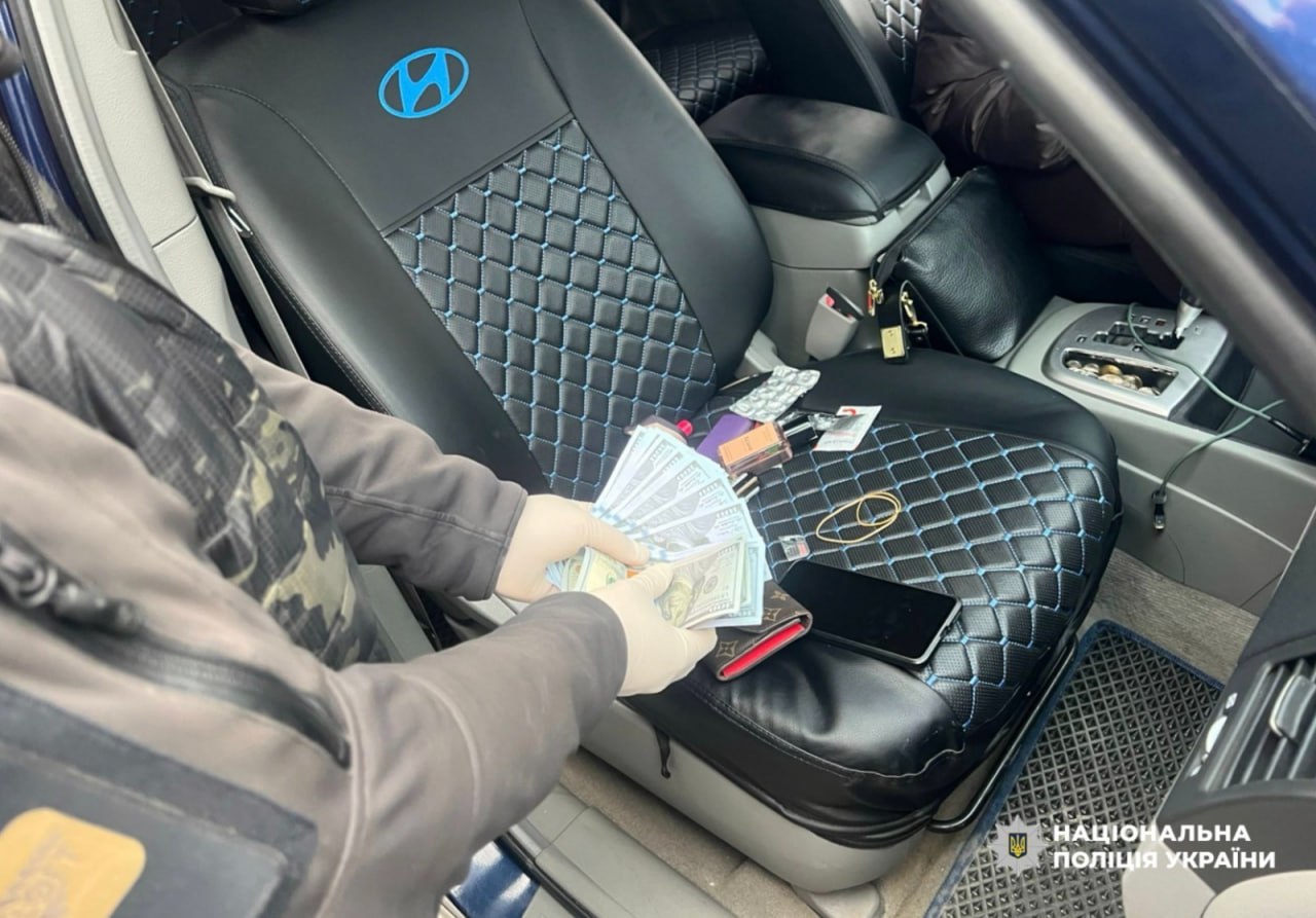 Офіцер Білгород-Дністровського ТЦК та СП вимагав від чоловіка 3 тисячі доларів за відстрочку від мобілізації