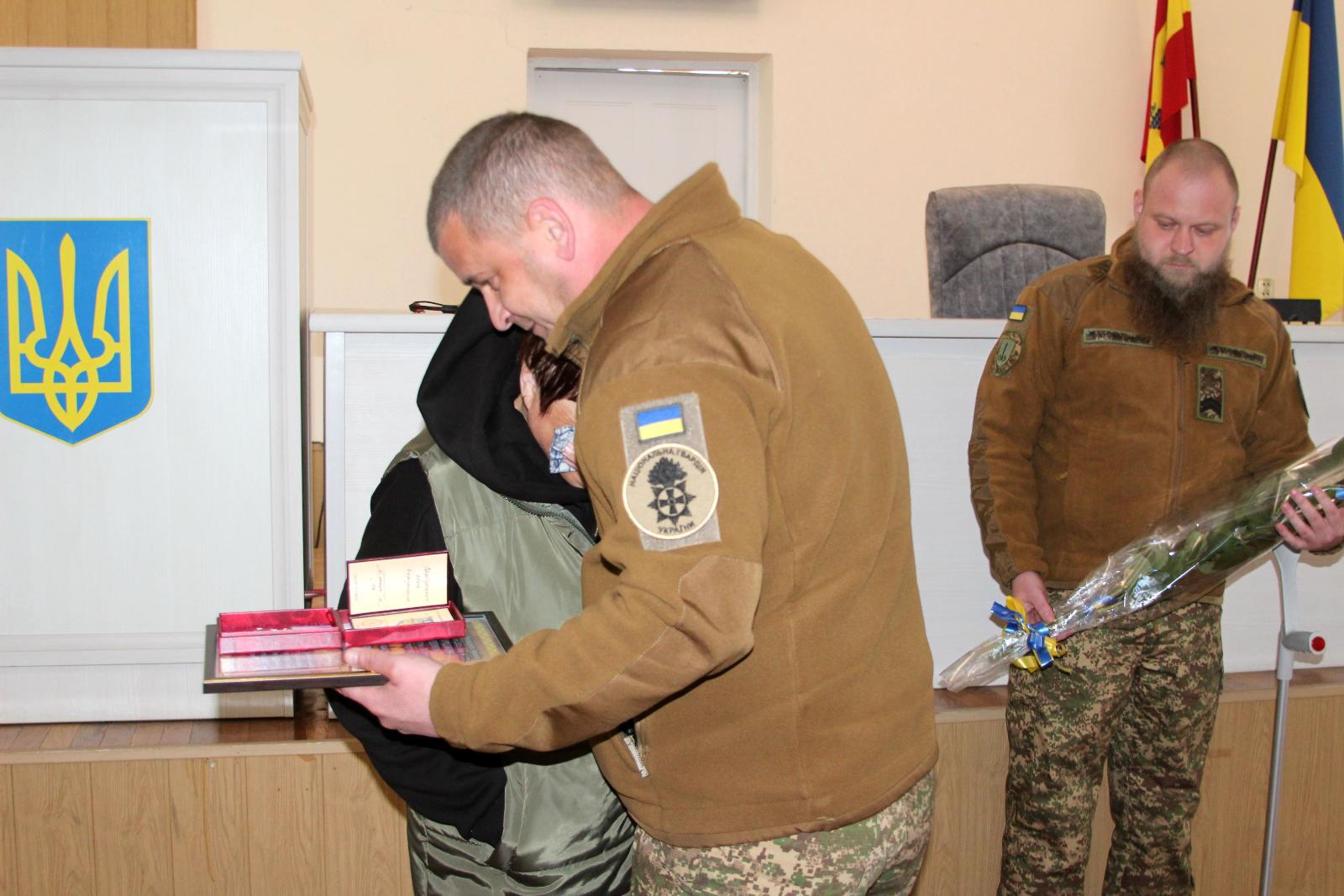 У Білгороді-Дністровському матері полеглого Героя передали посмертну нагороду