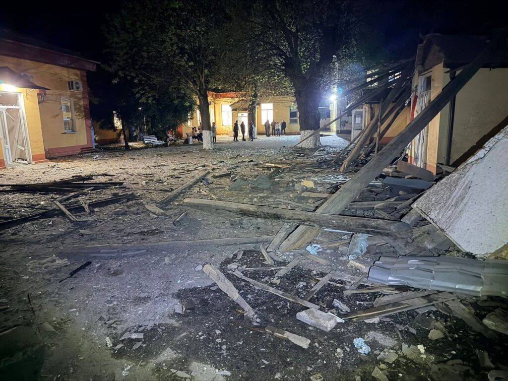 Ворог бив по лікарні та житлових будинках: в Ізмаїлі є тяжкопоранені після нічної атаки