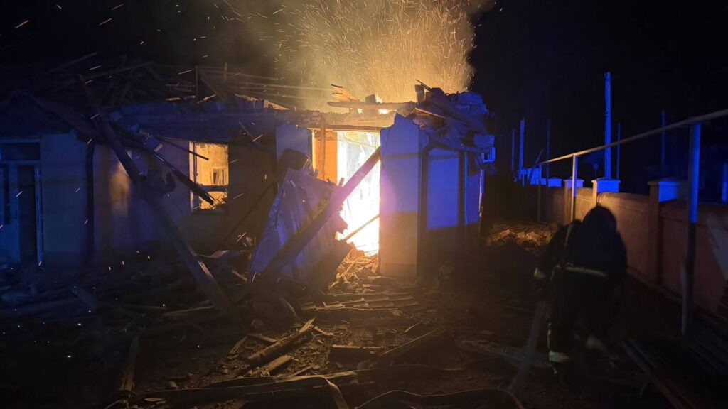 Ворог бив по лікарні та житлових будинках: в Ізмаїлі є тяжкопоранені після нічної атаки