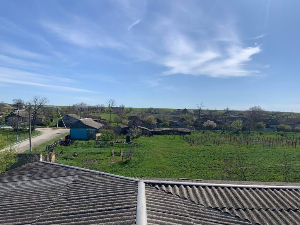 Сила в єдності: як Бессарабська громада за лічені дні відновила дах Петрівського ліцею після негоди