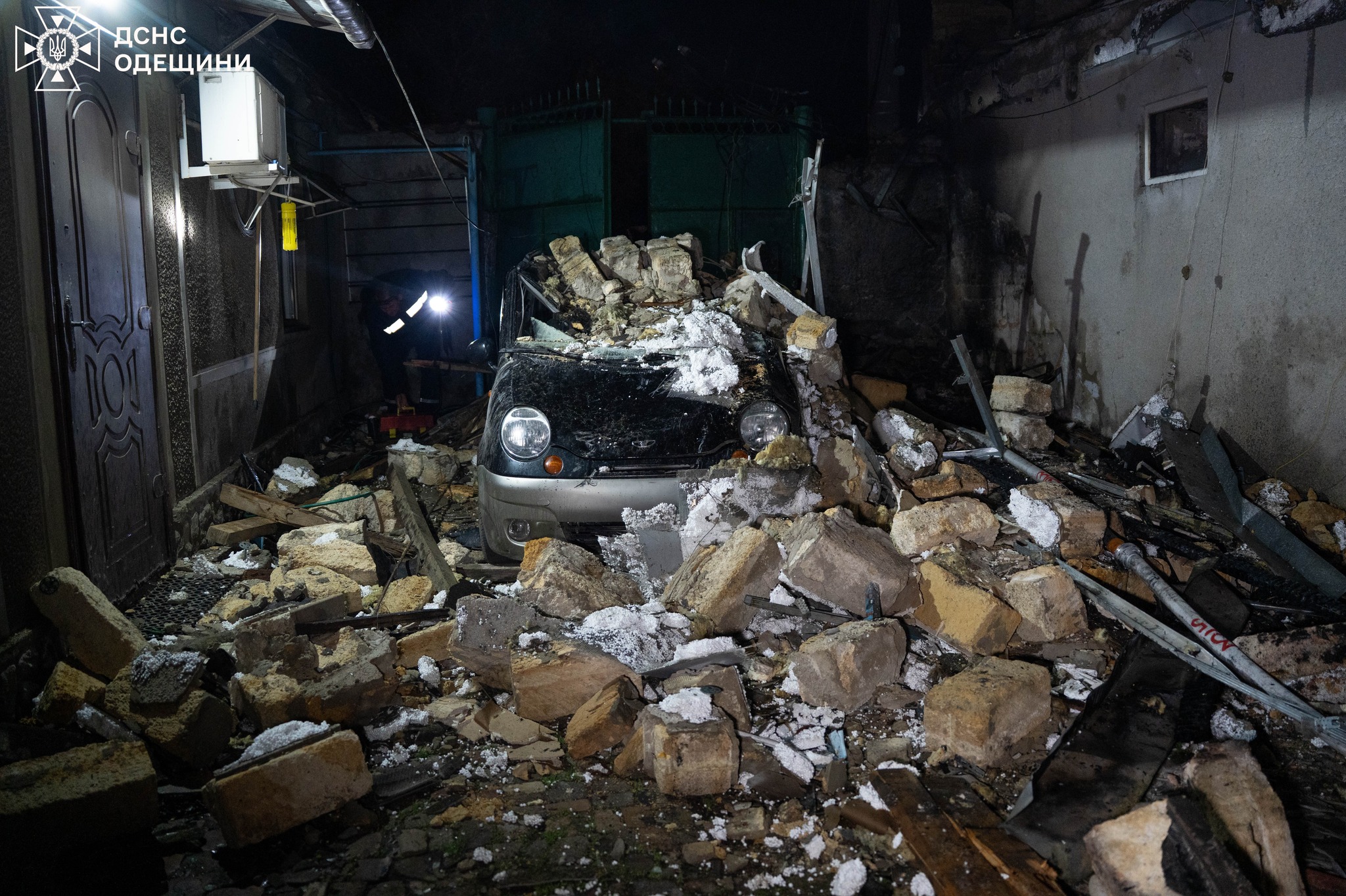 Чергова ніч під атакою ворога принесла Одесі трагічні наслідки: загинуло двоє людей