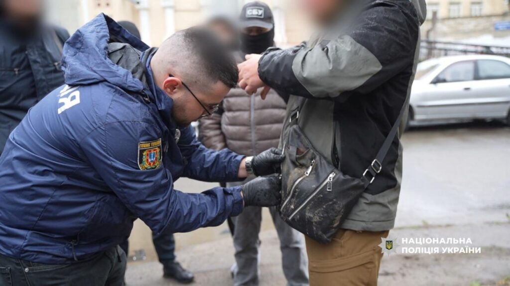 На Одещині викрили військовослужбовця ТЦК, який заробляв на "договорняках"