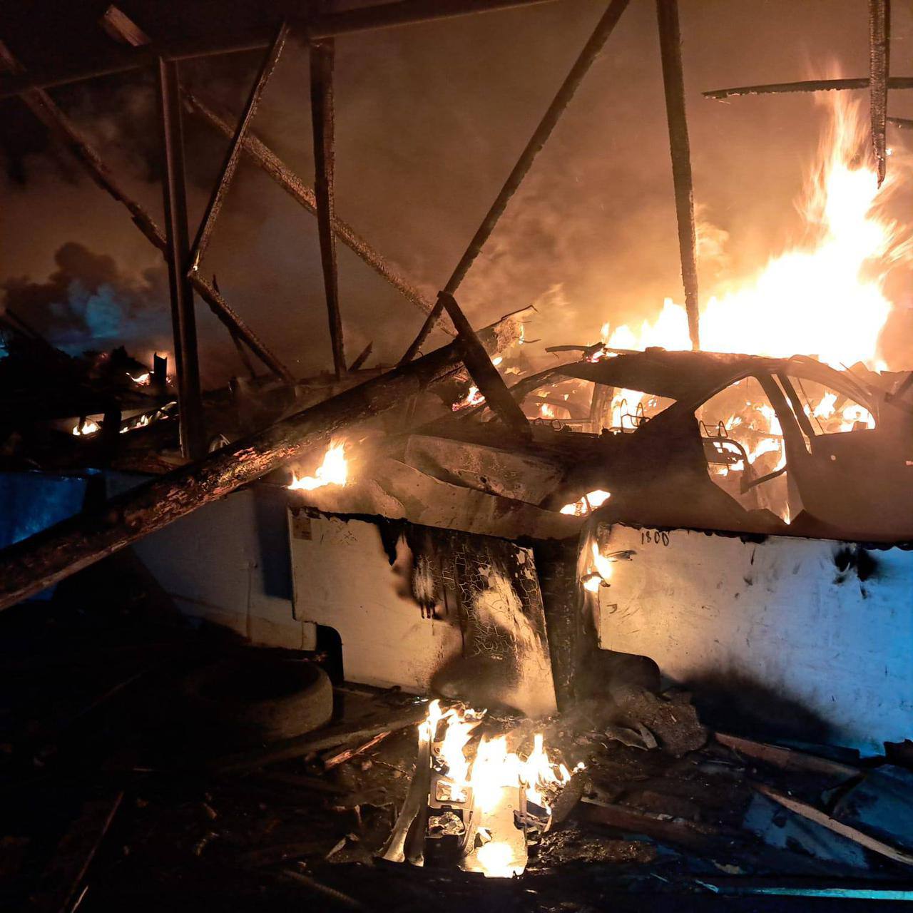 Ворог масовано атакував цивільні та портові об’єкти Ізмаїла: постраждали будинки в сусідньому селі