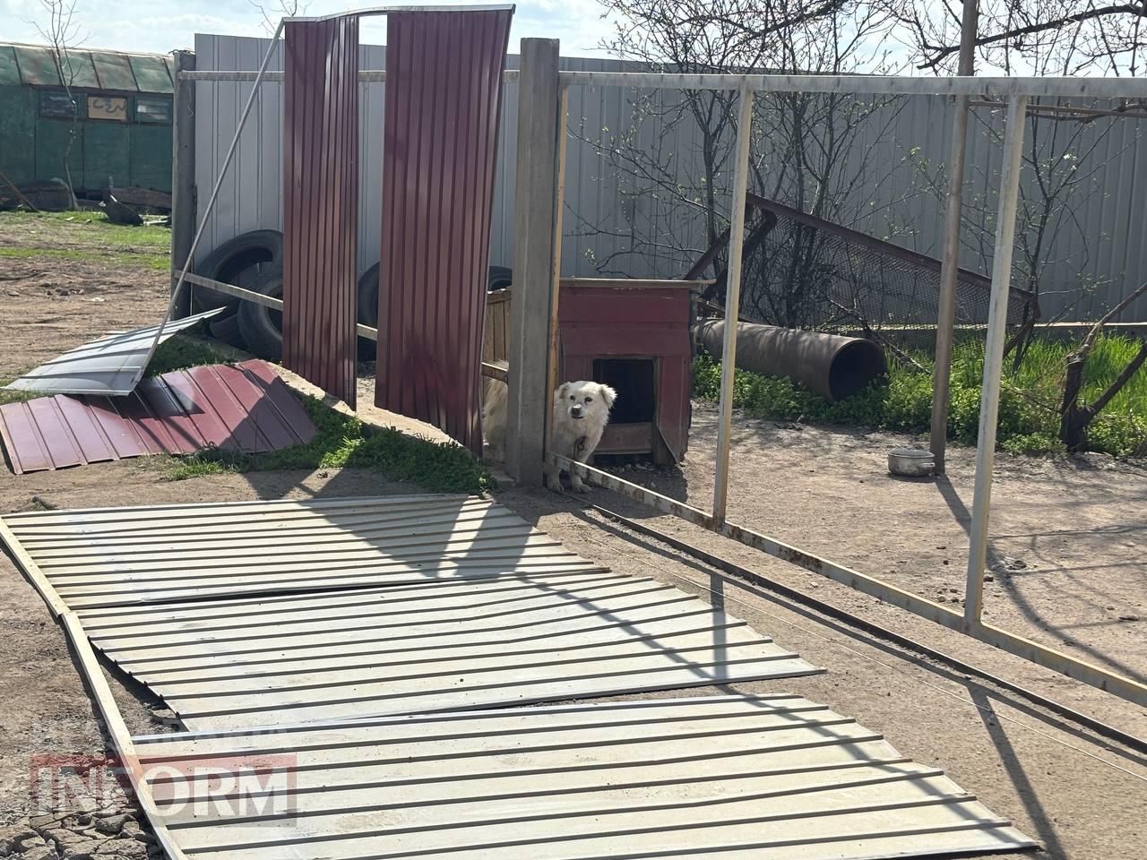 Внаслідок ворожої атаки на Ізмаїл вщент вигоріла СТО, господаря одного з пошкоджених будинків доставлено до лікарні