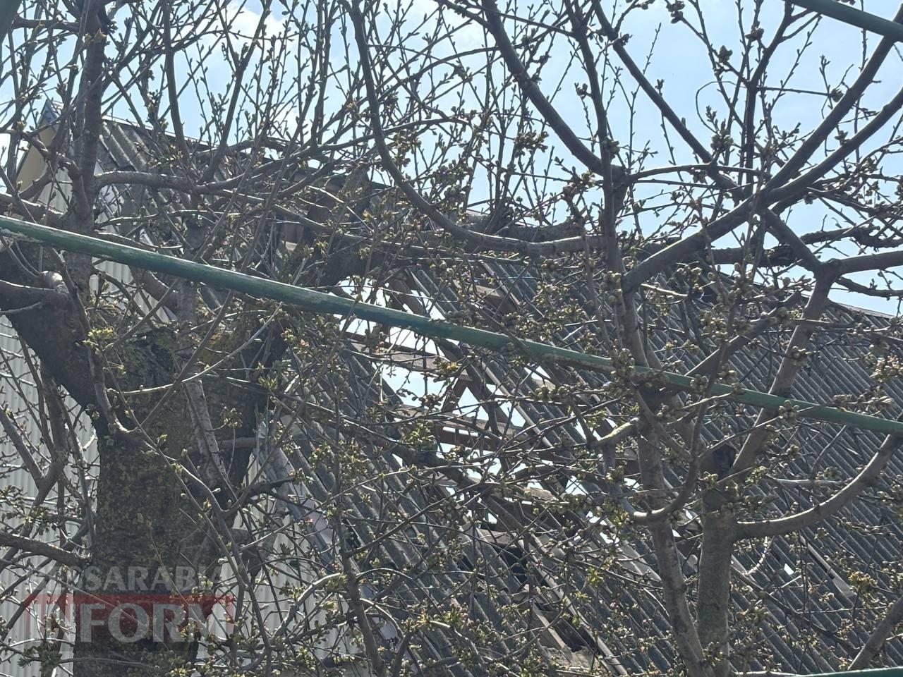 Внаслідок ворожої атаки на Ізмаїл вщент вигоріла СТО, господаря одного з пошкоджених будинків доставлено до лікарні