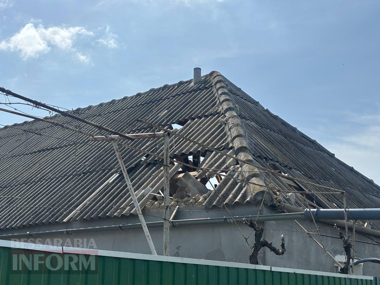 Внаслідок ворожої атаки на Ізмаїл вщент вигоріла СТО, господаря одного з пошкоджених будинків доставлено до лікарні