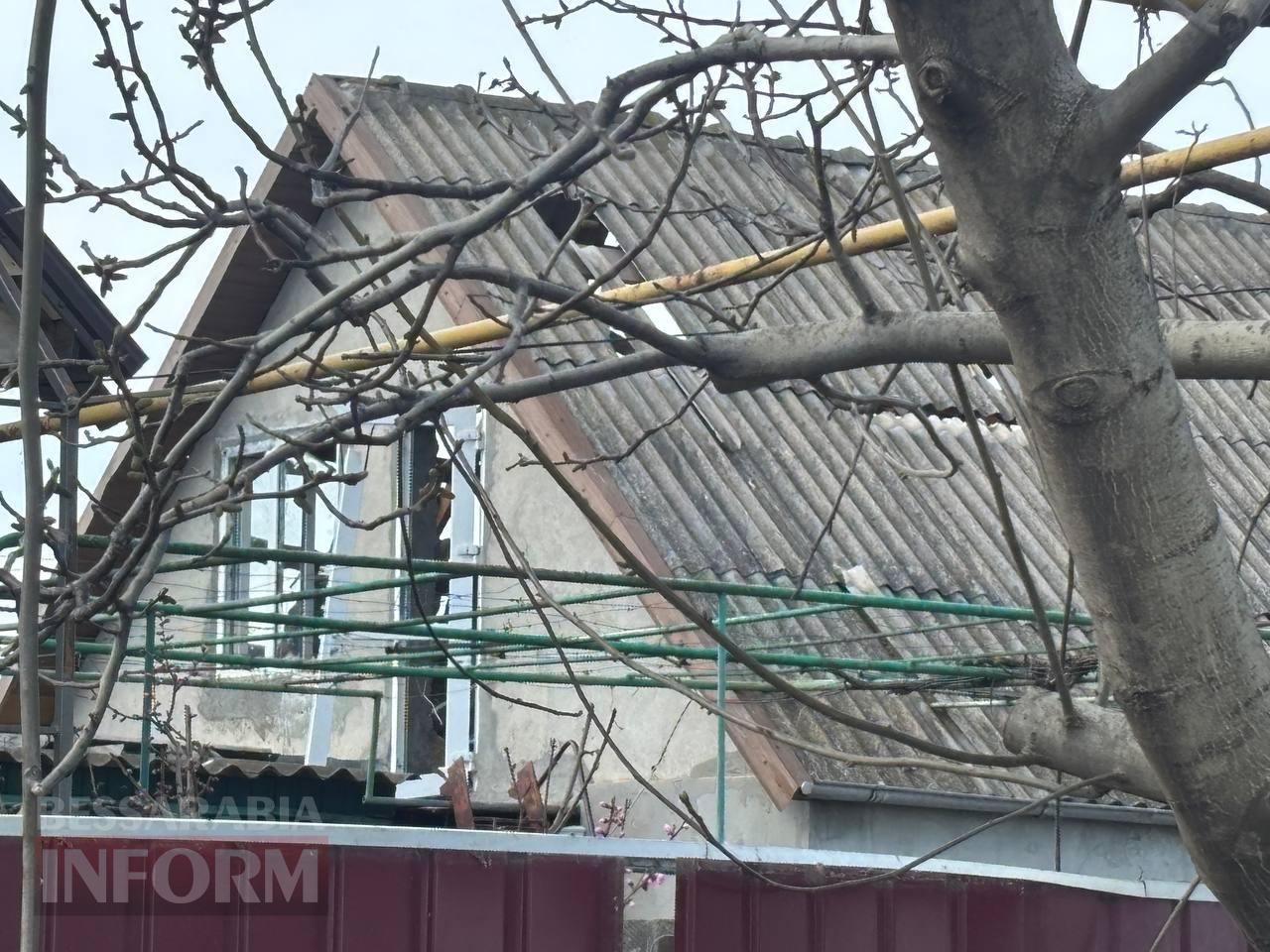 Внаслідок ворожої атаки на Ізмаїл вщент вигоріла СТО, господаря одного з пошкоджених будинків доставлено до лікарні