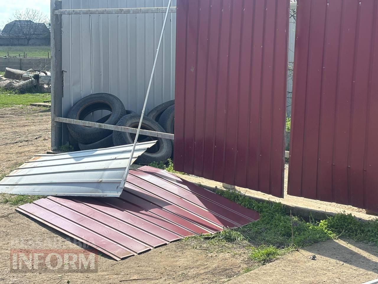 Внаслідок ворожої атаки на Ізмаїл вщент вигоріла СТО, господаря одного з пошкоджених будинків доставлено до лікарні