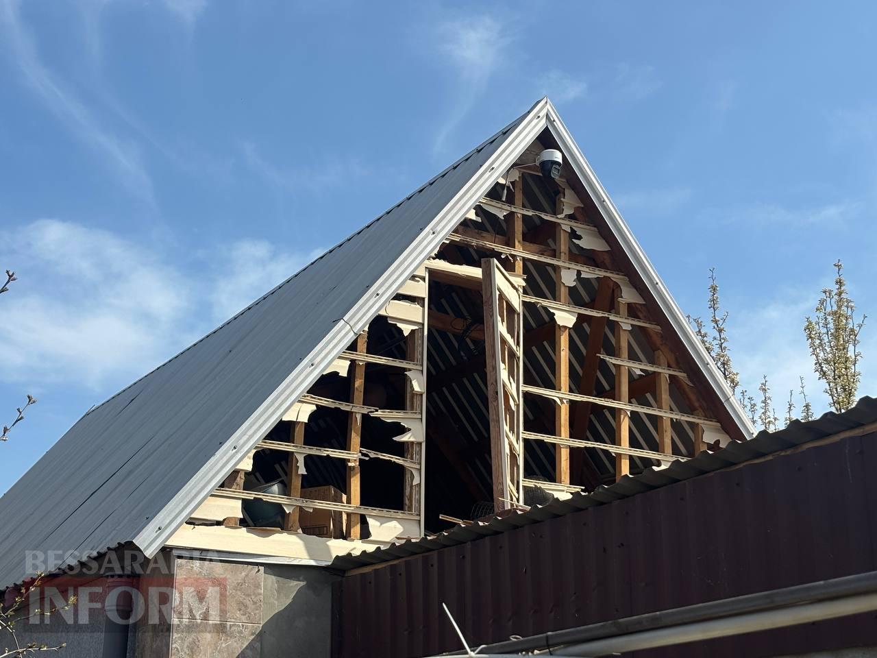 Внаслідок ворожої атаки на Ізмаїл вщент вигоріла СТО, господаря одного з пошкоджених будинків доставлено до лікарні