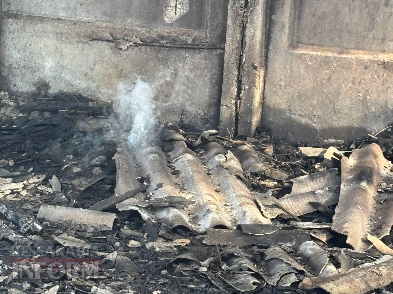 Внаслідок ворожої атаки на Ізмаїл вщент вигоріла СТО, господаря одного з пошкоджених будинків доставлено до лікарні