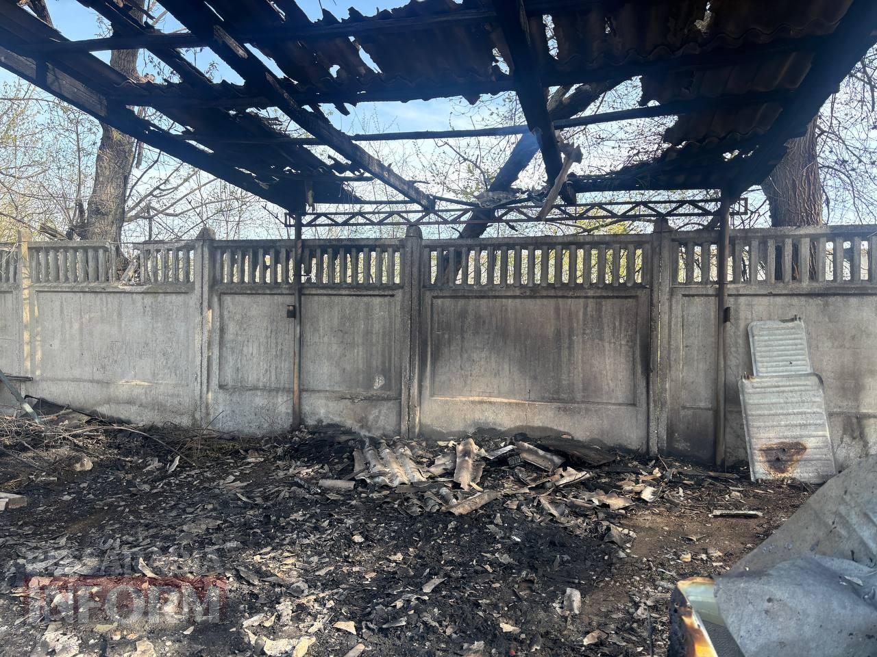 Внаслідок ворожої атаки на Ізмаїл вщент вигоріла СТО, господаря одного з пошкоджених будинків доставлено до лікарні