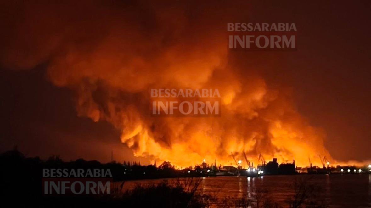 У Рені масштабно палав очерет: пожежу вдалося загасити тільки вранці