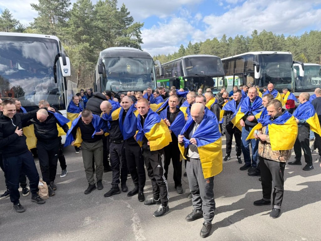 Наші - вдома! В Україну з полону повертаються 193 військовослужбовці