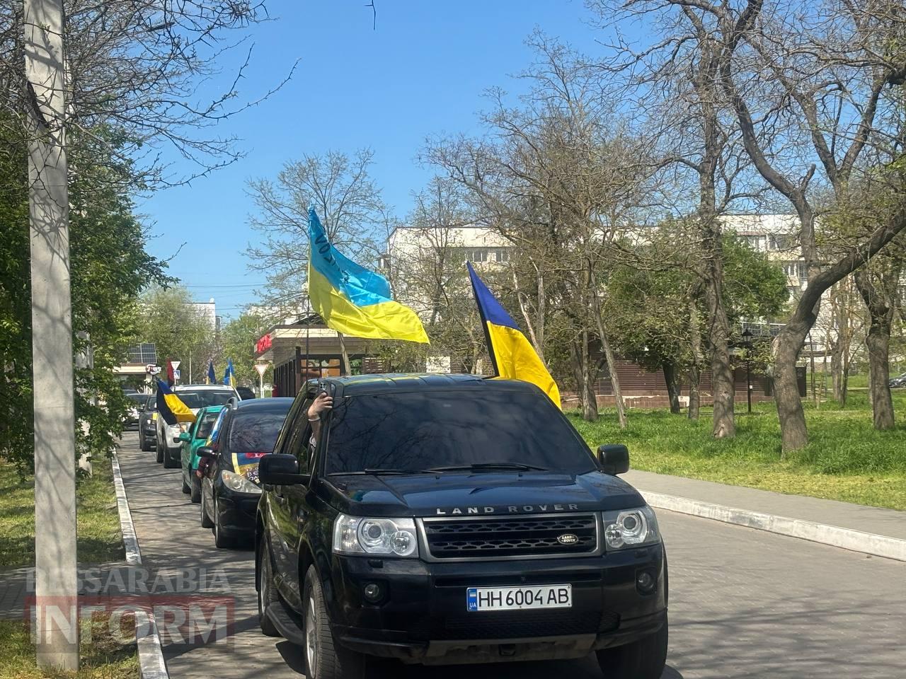 Ізмаїл в унісон із фронтом: у місті пройшов масштабний автозаїзд на честь ЗСУ та полеглих Героїв