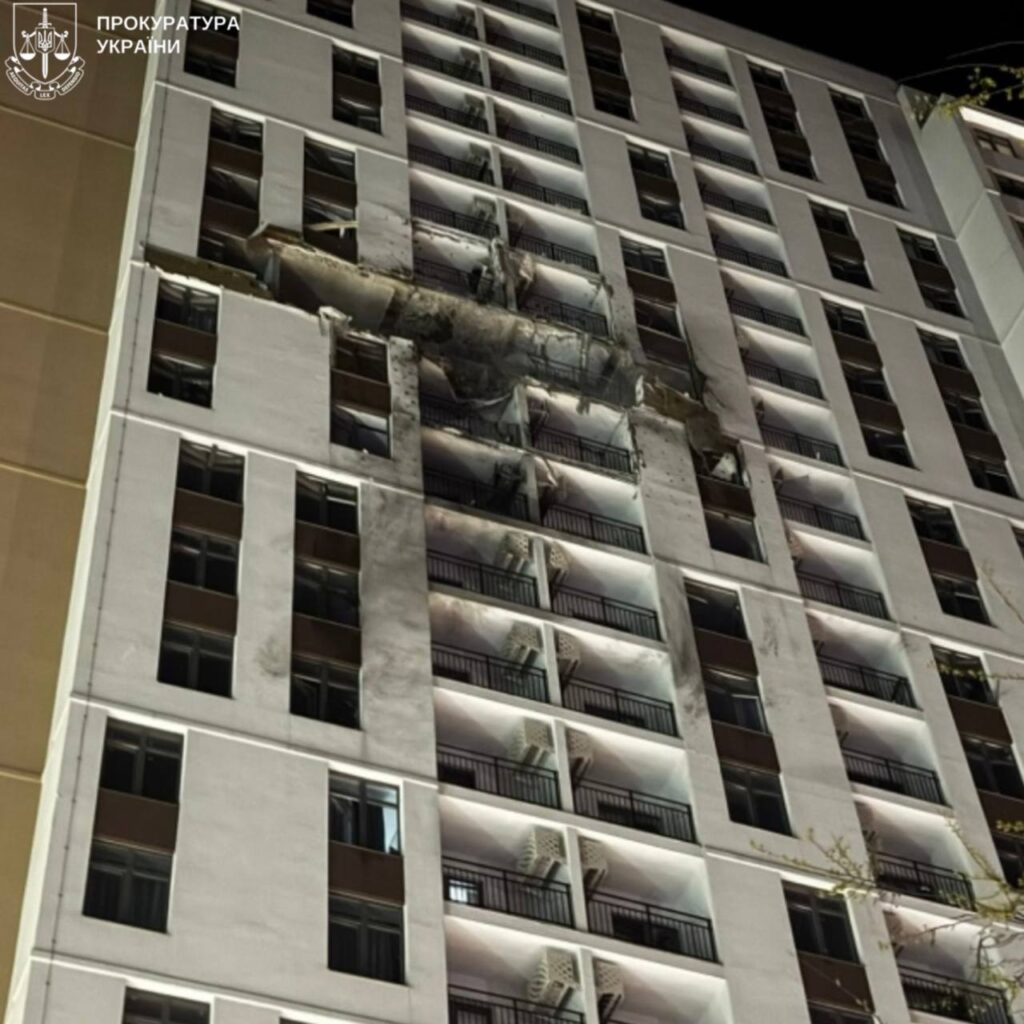 Вкрай важка ніч для Одеси: внаслідок атаки по житловим кварталам поранено дітей