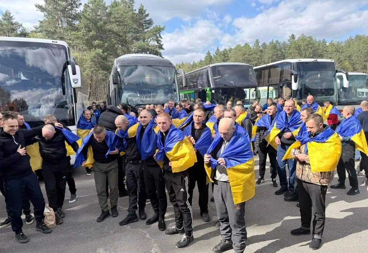 Дванадцять військових повернулися до Одещини з російського полону