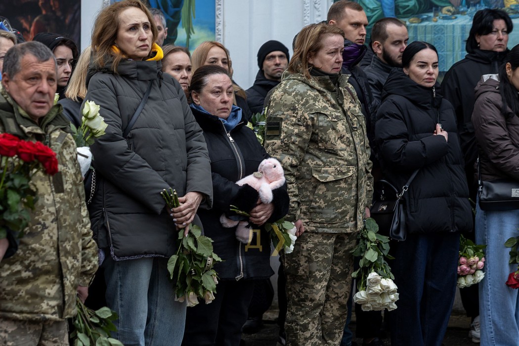 В Одесі простилися з дворічною дівчинкою, її матір'ю та сусідкою-прикордонницею, які загинули від атаки на місто