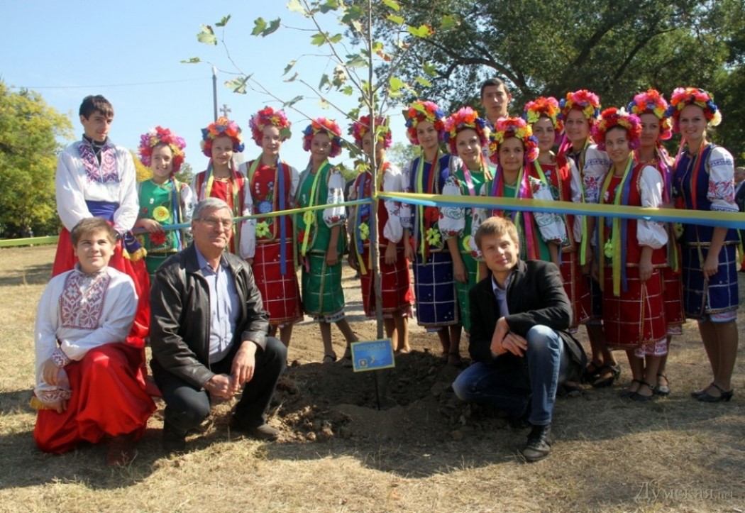 Іронія долі та пам’ять коріння: у Болграді висадили Алею вдячності там, де десять років тому не прижилася «політика»