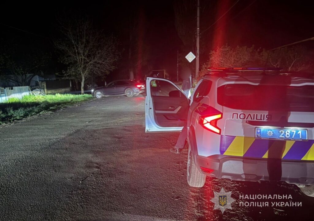 На Одещині 19-річний водій «BMW» без прав врізався в електроопору: травмовано двох дівчат
