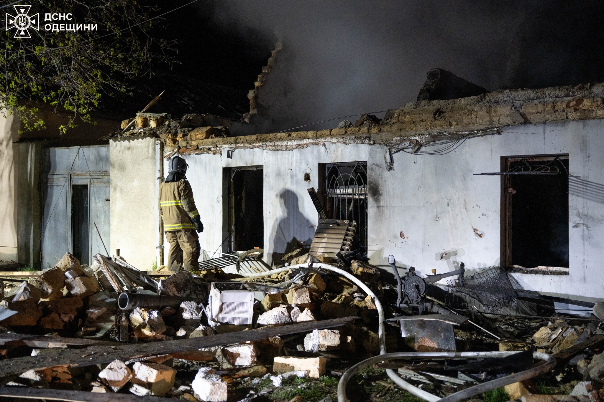 Чергова ніч під атакою ворога принесла Одесі трагічні наслідки: загинуло двоє людей