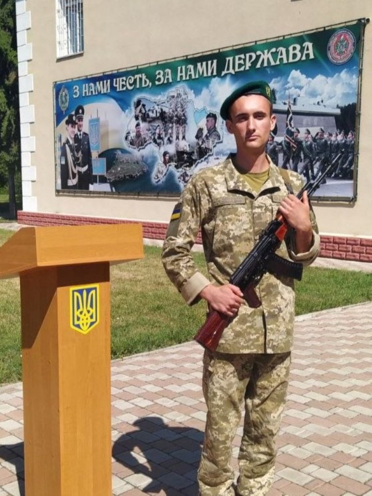 Підтримував побратимів та опікувався безпритульними тваринами: Ізмаїл простився з полеглим прикордонником