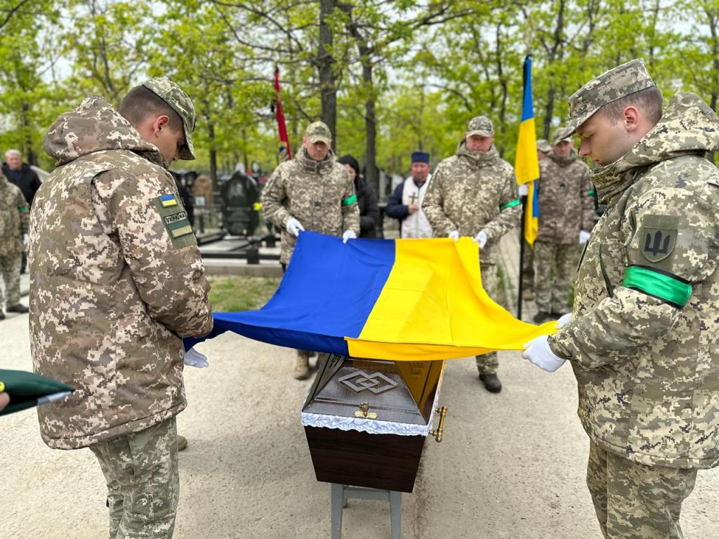 Підтримував побратимів та опікувався безпритульними тваринами: Ізмаїл простився з полеглим прикордонником