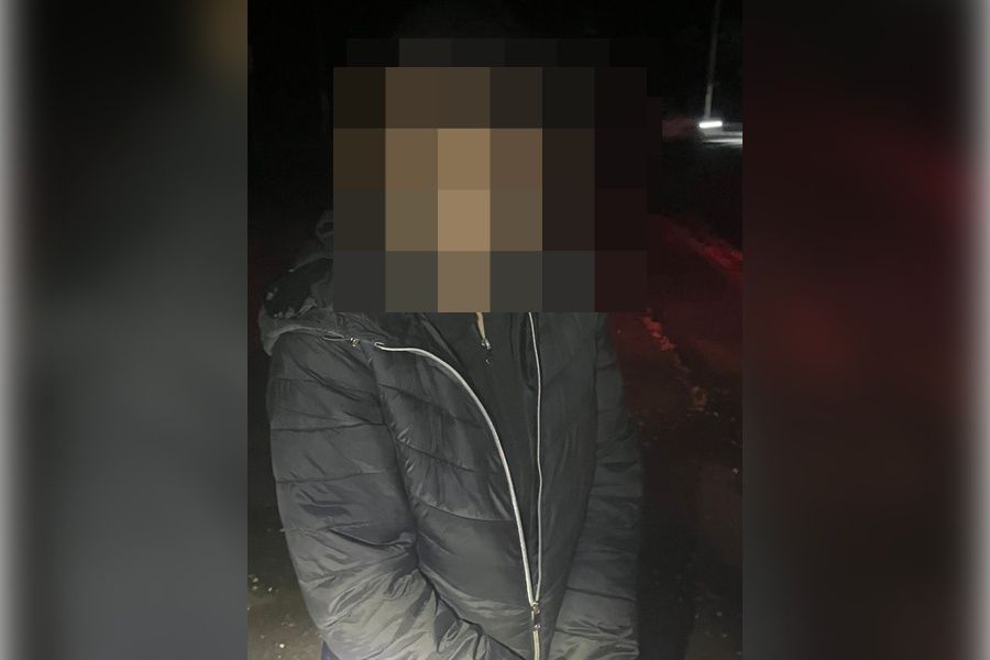 У мешканки Ізмаїла виявили дивну лампочку та підозрілу речовину