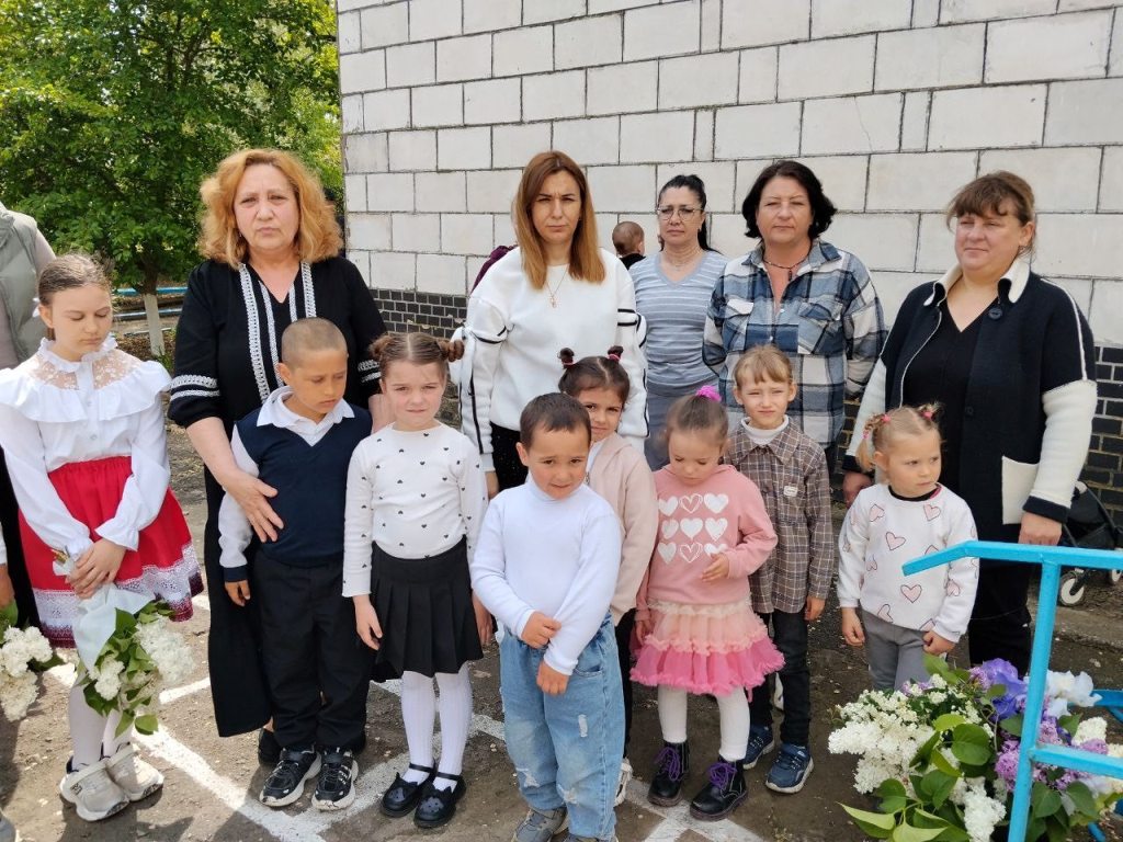 На стінах ліцею в Оксамитному відкрили меморіальну дошку загиблому на війні випускнику