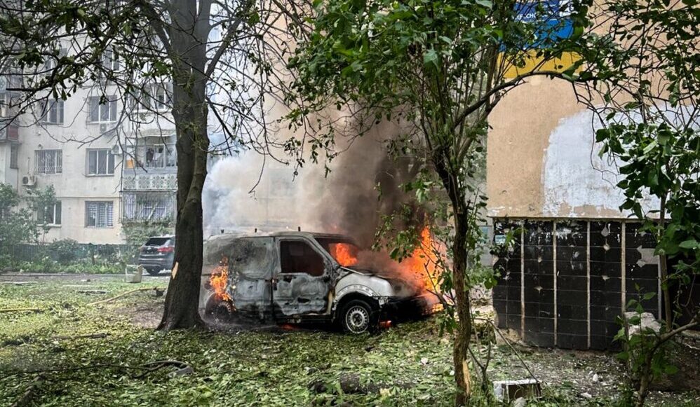 В Одесі внаслідок атаки “шахедів” сталася пожежа: є постраждалі (оновлено, додано фото)