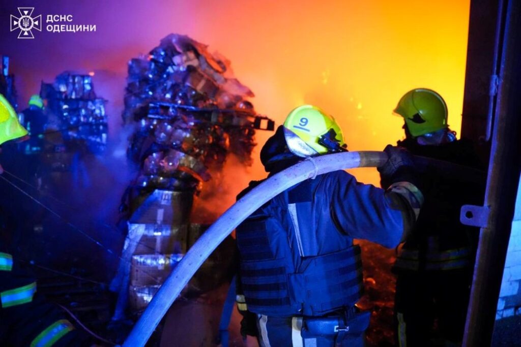 Вночі російські війська поцілили “шахедами” у цивільну та критичну інфраструктуру Одеси
