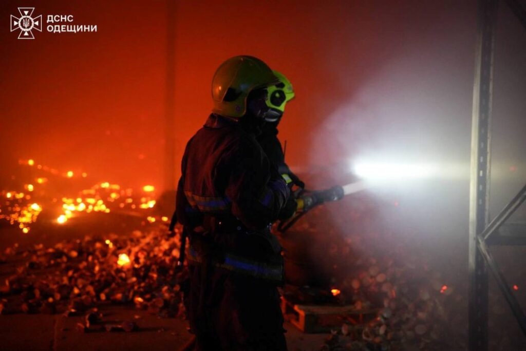 Вночі російські війська поцілили “шахедами” у цивільну та критичну інфраструктуру Одеси