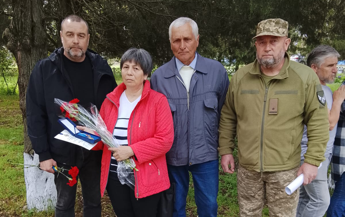 У Саратській громаді вручили посмертну державну нагороду матері полеглого Героя