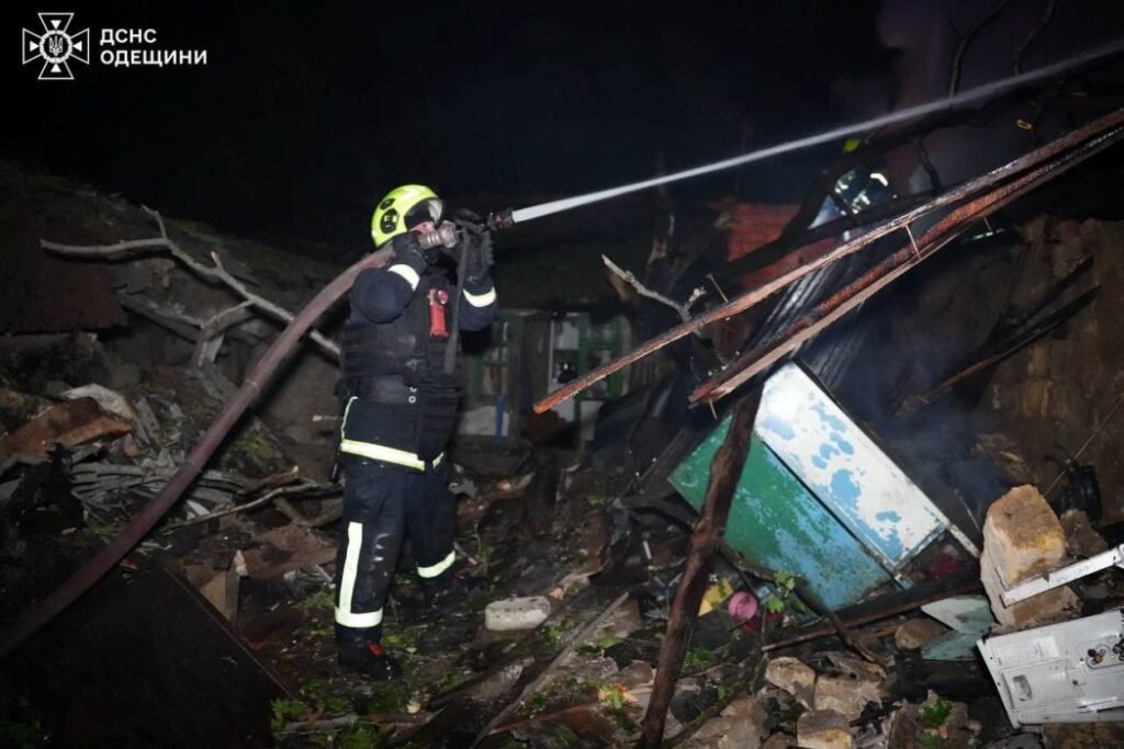 Вночі російські війська поцілили “шахедами” у цивільну та критичну інфраструктуру Одеси