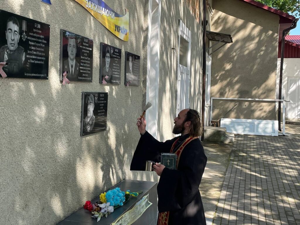 До Дня Героїв України у Болградському ліцеї відкрили меморіальну дошку на честь полеглого випускника
