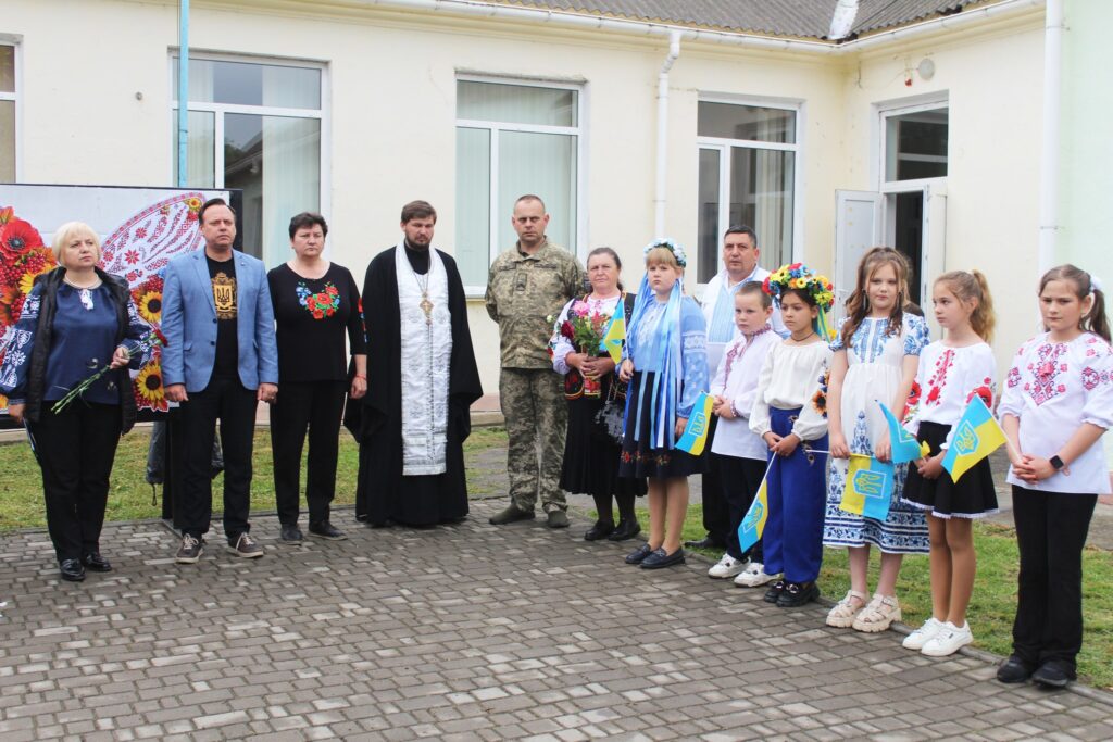 У Саф’янівській громаді відкрили меморіальну дошку на честь загиблого захисника Сергія Гаркавенка